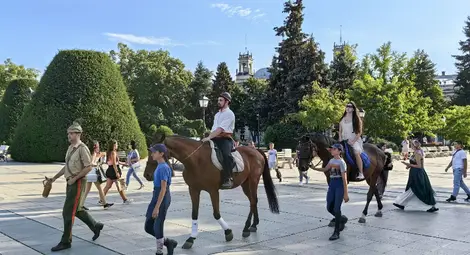 Крали Марко на кон в центъра на Русе /галерия/ Крали Марко на кон в центъра на Русе /галерия/