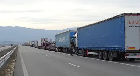 Верижна катастрофа с тирове блокира АМ "Марица"