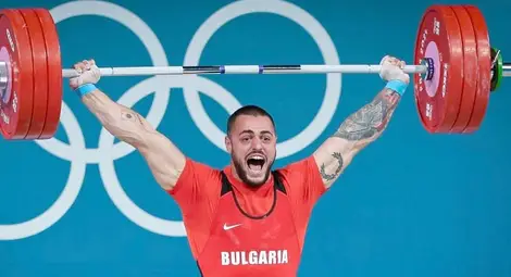 Дузпа: Позлатените щанги като чудо на фона на мизерията във федерацията
