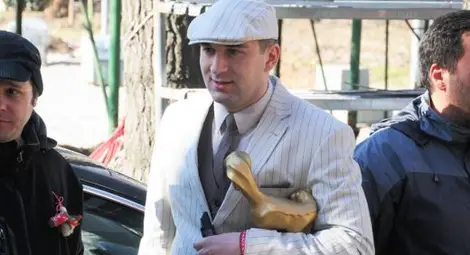 Господарите дебнат Местан със златен скункс