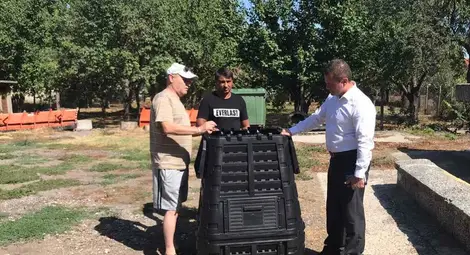 Приемат заявки за безплатни компостери