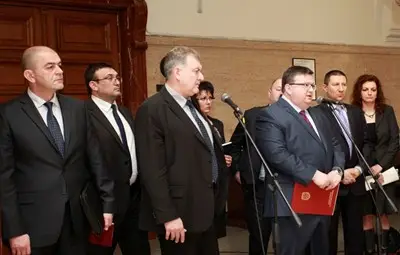 Цацаров: Започват масови проверки кой ползва частна охрана 