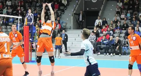 Волейболистите на 2 гейма от плейофите