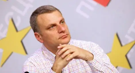 Петър Курумбашев сменя Илияна Йотова в Европейския парламент Петър Курумбашев сменя Илияна Йотова в Европейския парламент