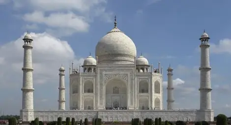 Безнадеждно влюбени индус и мюсюлманка решили взаимно да си прережат гърлата