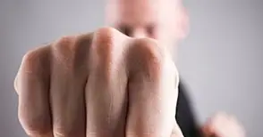 Скандален фермер раздавал юмруци и закани заради показания срещу него