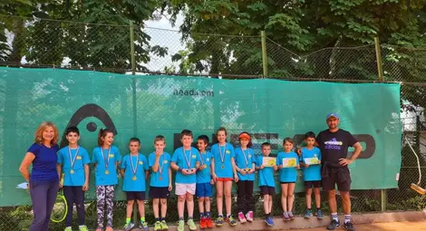 Тенисът класира тим за държавните финали