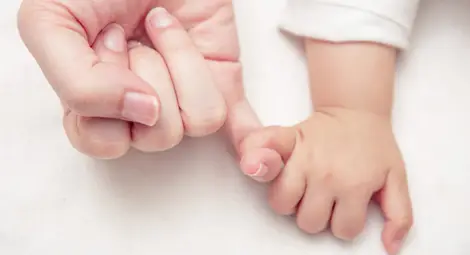 Чревните бактерии у родените със секцио са свързани с болничната среда