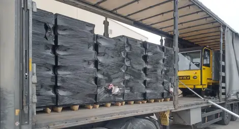 Задържани опаковки за цигари, екстази в миниподводница и парфюми донесоха награди на шестима русенски митничари Задържани опаковки за цигари, екстази в миниподводница и парфюми донесоха награди на шестима русенски митничари