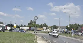 Румънец прегази крака на полицай срещу Дунав мост