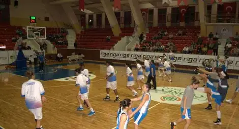 Тони Сантяго ще подкрепя "Дунав 8806" и дъщеря си в четвъртък