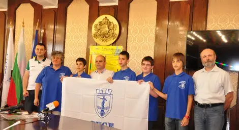 Тео, Макси, Дани и Никола тръгват за медали от Хонконг