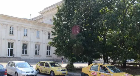 На тази пиаца се разиграло нападението над 26-годишния таксиметров шофьор. 		   Снимка: Красимир СТОЯНОВ