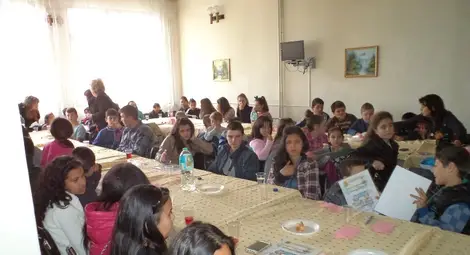 Ученици в Ценово рецитираха за Световния ден на поезията