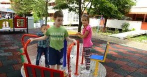 „Ас-Строй“ дари детска  площадка на детски дом