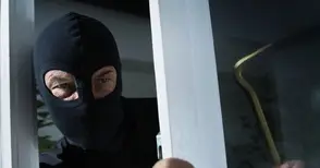 Задигнаха сейф с пистолет и патрони от апартамент