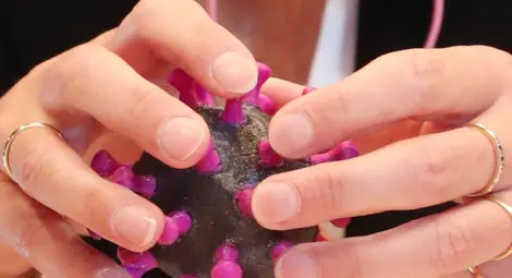 Проект на ГЕРБ: Под карантина с есемес, контактните задължени да се тестват