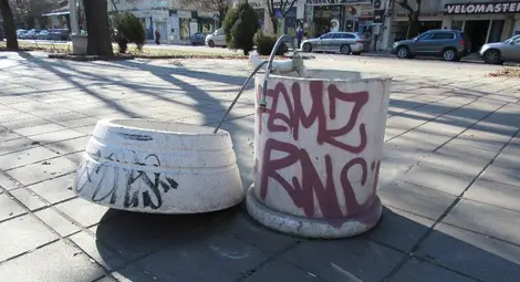 Вандали потрошиха още една чешмичка в центъра