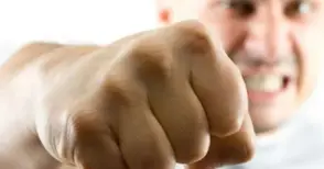 1200 лева глоба за юмрук в лицето на ВиК-началник