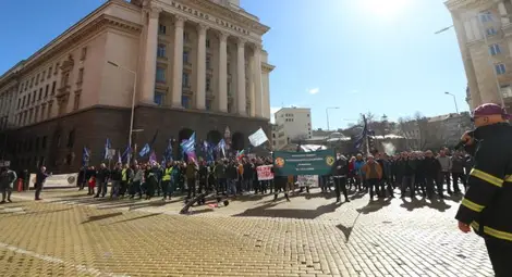 Полицаи и надзиратели отново излизат на протест