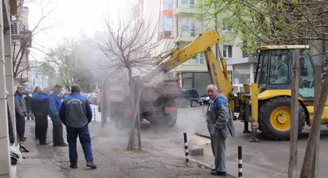 След цял месец ремонти топлата вода спира по-често заради аварии