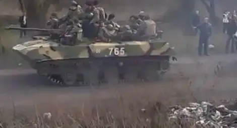 Бронетехника и оръдия на подстъпите на Донецк /видео/ Бронетехника и оръдия на подстъпите на Донецк /видео/