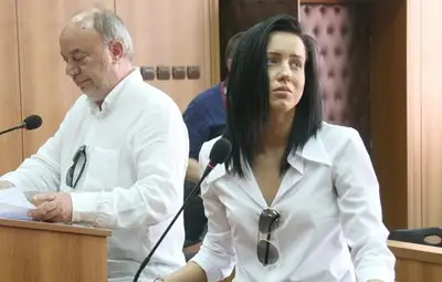 Танцьорката, помляла 10 коли, разби с юмрук носа на студентка