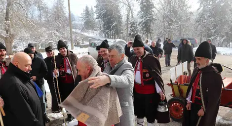 66-годишният Валентин Петров е новият Дядо на Дядовден в Черешово /галерия/