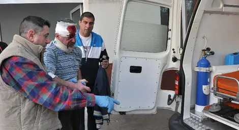 Непозволена маневра и отнето предимство прати петима души са в болница