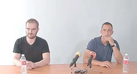 Йорданов /вляво/ и треньорът Цирков - всеки върши своята работа. 					 Снимка: Архив &bdquo;Утро&ldquo;