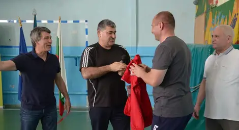 Валентин Йорданов към ученици: В живота няма лесно, но всичко се постига с труд. Учете, трудете се, бъдете достойни граждани