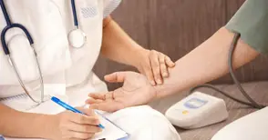 Всеки втори доплаща  за медицинска помощ