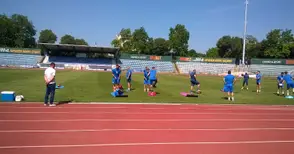 „Дунав“ тръгва за Трявна без младоженеца Юли Ненов и „американеца“ Миро Будинов