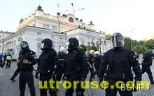 Жандармерията изблъска протестиращите в градинката на НС 