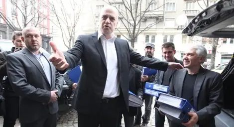 673 481 подписа за референдума на "Шоуто на Слави" влязоха в парламента