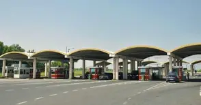 Такси използвано за пилотна кола при контрабанда на цигари през Дунав мост