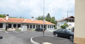 Липсата на места за автобуси на новия паркинг до Задругата огорчи майсторите