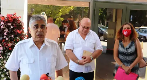 Валентин Колев, Енчо Енчев и Ани Венкова дадоха съвместно изявление за ситуацията в дом „Възраждане“. Снимка: ОА Валентин Колев, Енчо Енчев и Ани Венкова дадоха съвместно изявление за ситуацията в дом „Възраждане“. Снимка: ОА