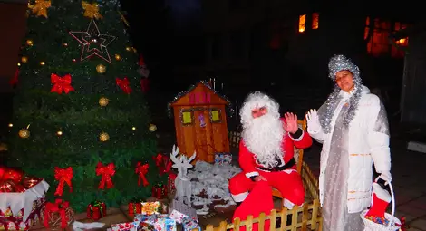 На Игнажден грейнаха светлините на коледната елха в Ценово