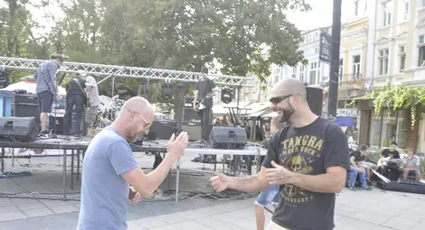 Млади рокаджии забиха  на една сцена с &bdquo;Д2&ldquo;