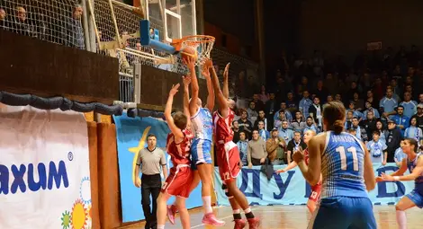 Божков чака пълна зала за дербито с &bdquo;Нефтохимик&ldquo;