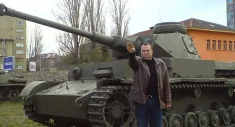 Шеф в МО, нашумял с нацистки поздрави, от години е във властта!