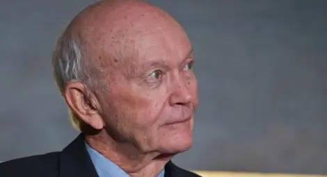 Хюстън, виждам света в моя илюминатор! Астронавтът от Аполо 11 Майкъл Колинс отиде при звездите