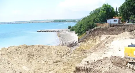 Главният архитект на Царево издавал незаконни разрешения за строеж на къмпинг "Юг"