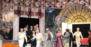 Пълен салон и бурни аплодисменти  за премиерата на „Веселата вдовица“