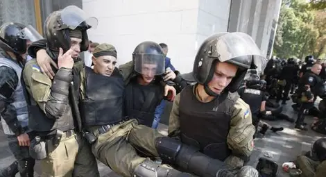 Втори полицай почина след безредиците в Киев Втори полицай почина след безредиците в Киев