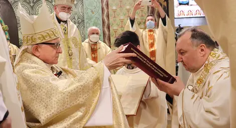 Католиците имат нов духовен пастир - монс. Страхил Каваленов официално оглави Никополска епархия /галерия/