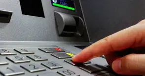 50-годишна източила чужда банкова карта 2 месеца след присъда за кражба