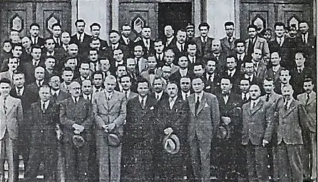 Инж. Кирил Старцев (високият в средата) и част от ръводството на Русенската община в 1939 г. Инж. Кирил Старцев (високият в средата) и част от ръводството на Русенската община в 1939 г.