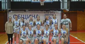 Баскетболистките се пренасят за мач номер 5 до морето